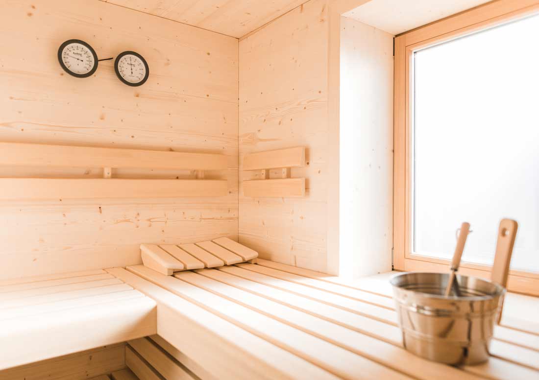 Entspannende Sauna in der eigenen Chalet-Suite im Bayerischen Wald